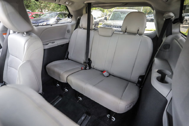 Used 2016 Toyota Sienna Limited Premium FWD image 45