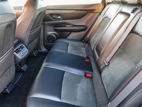 Used 2024 Nissan Ariya AWD image 22