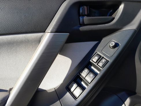 Used 2016 Subaru Forester 2.5i Premium w/ All-Weather Package image 10