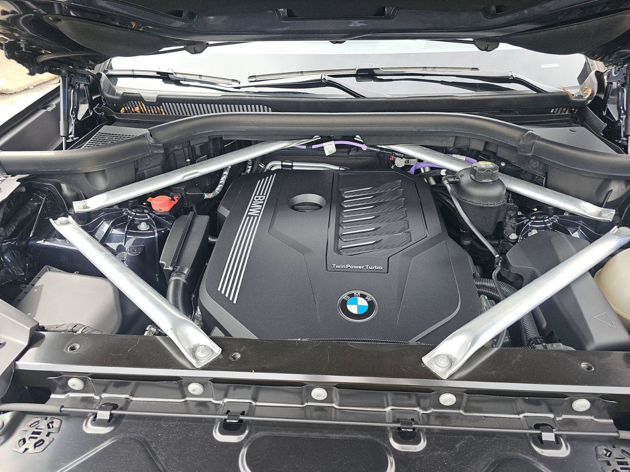 Used 2021 BMW X6 xDrive40i w/ M Sport Package AWD/4WD image 14
