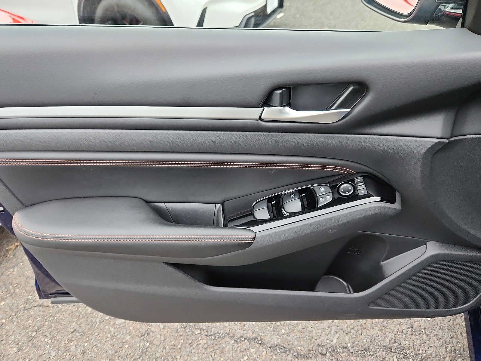 Used 2023 Nissan Altima 2.5 SR FWD image 12
