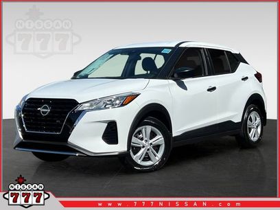 New 2025 Nissan Kicks Play S