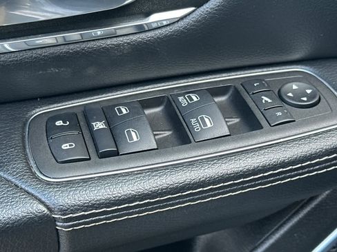 Used 2024 RAM 1500 Laramie image 14