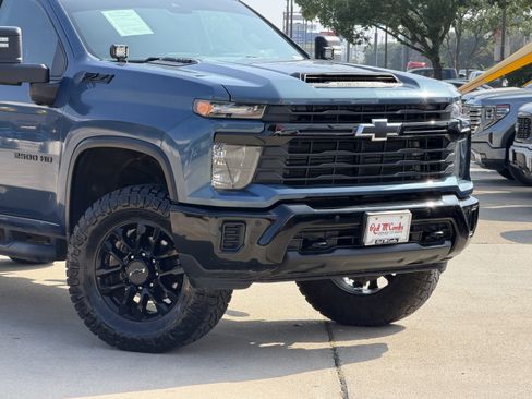 Used 2025 Chevrolet Silverado 2500 Custom w/ Custom Value Package AWD/4WD image 2
