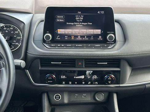 Used 2023 Nissan Rogue SV FWD image 25