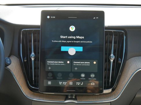 New 2026 Volvo XC60 B5 Plus w/ Climate Package image 8