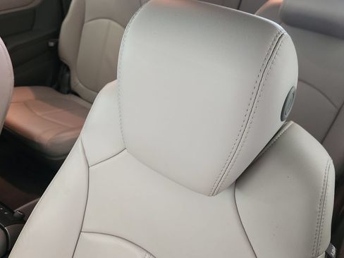 Used 2017 Chevrolet Traverse LT FWD image 20