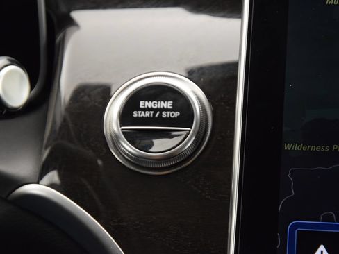 Used 2025 Mercedes-Benz GLC 350e 4MATIC image 27