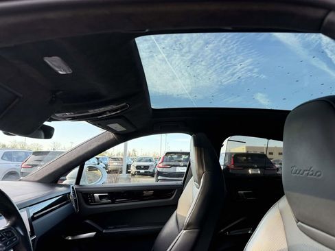 Used 2020 Porsche Cayenne Turbo image 20