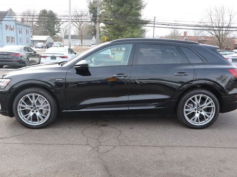 Used 2021 Audi e-tron Prestige w/ Prestige Package image 8