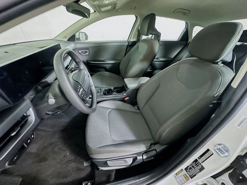 Used 2025 Kia K4 LXS image 13