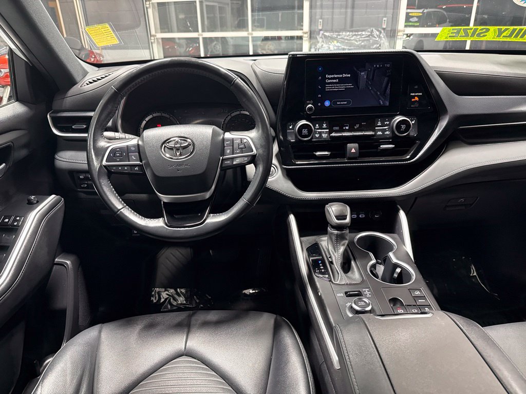 Used 2023 Toyota Highlander XSE AWD/4WD image 23
