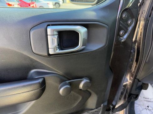 Used 2020 Jeep Wrangler Sport image 12