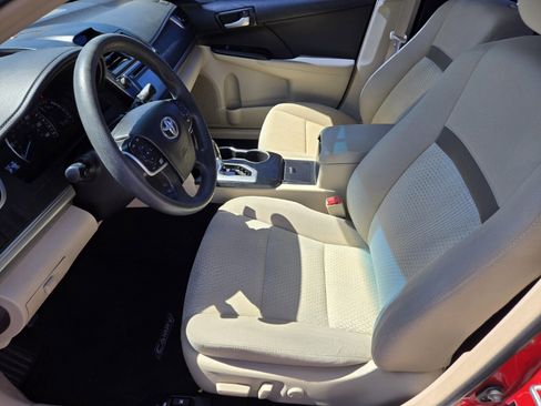 Used 2014 Toyota Camry LE FWD image 7