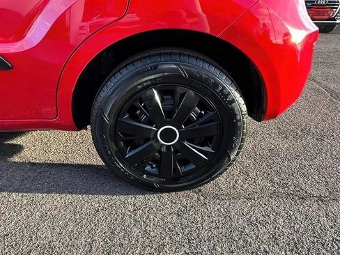 Used 2013 Kia Soul FWD image 19