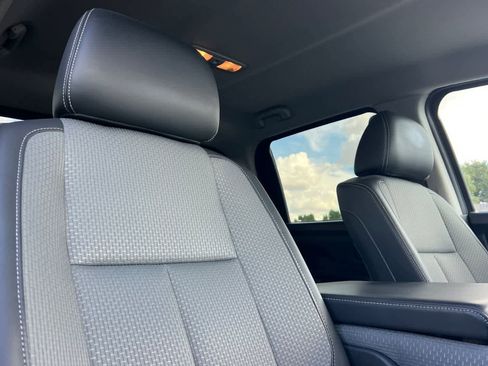 Used 2021 Nissan Titan S w/ S Utility Package image 18