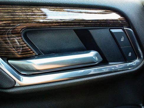 Used 2025 GMC Sierra 1500 Elevation w/ Preferred Package image 9