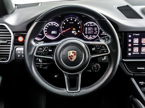 Used 2023 Porsche Cayenne Platinum Edition image 19