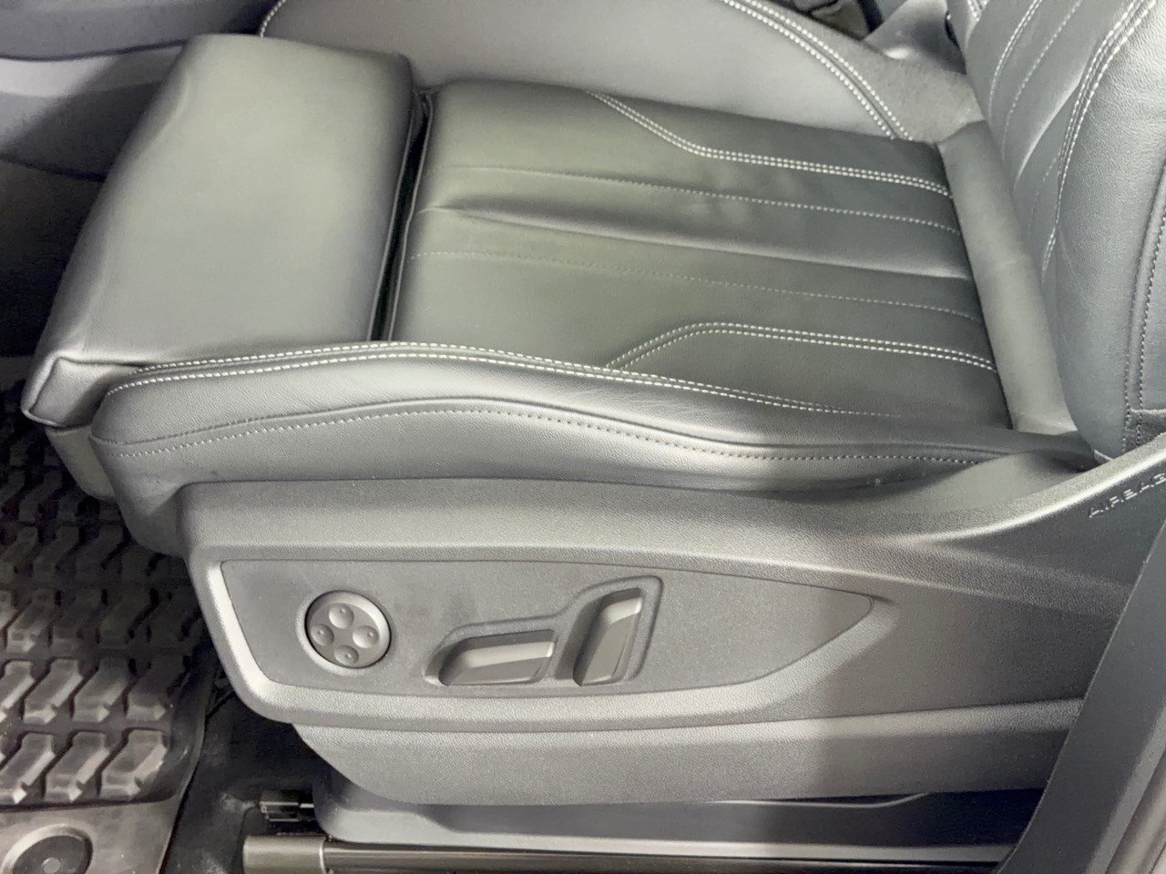 Used 2025 Audi Q5 e Premium AWD/4WD image 16