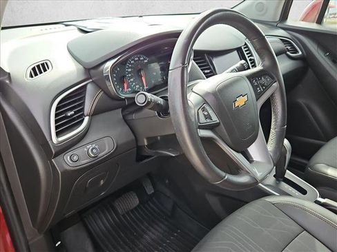 Used 2022 Chevrolet Trax LT w/ Driver Confidence Package image 9