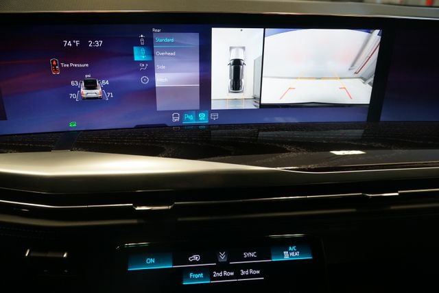 Used 2026 Cadillac Escalade IQL Sport 1 w/ LPO, ONYX Package AWD/4WD image 28