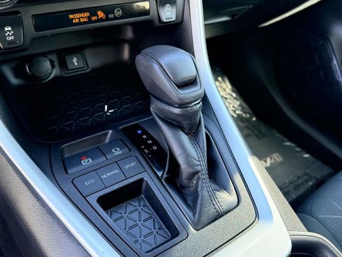 Used 2021 Toyota RAV4 XLE image 23