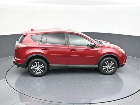Used 2018 Toyota RAV4 LE image 57