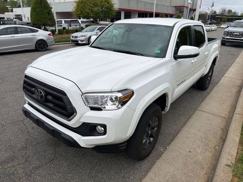 Used 2023 Toyota Tacoma SR5 w/ Technology Package image 5