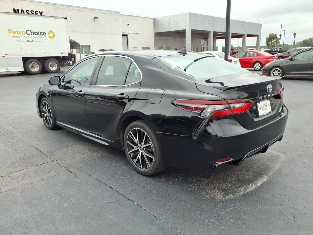 Used 2023 Toyota Camry SE w/ Cold Weather Package AWD/4WD image 5