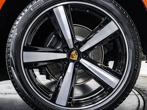 Used 2025 Porsche Macan image 25