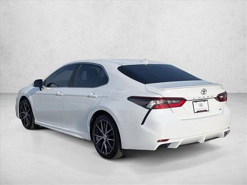 Used 2024 Toyota Camry SE image 8