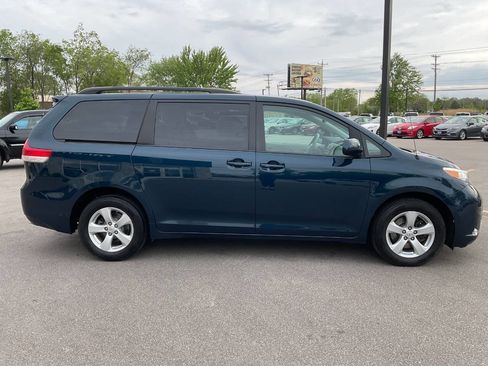 Used 2011 Toyota Sienna LE w/ Preferred Pkg FWD image 9