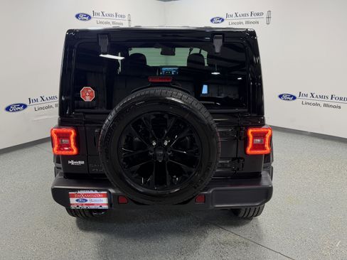 Used 2025 Jeep Wrangler Unlimited Sahara image 5