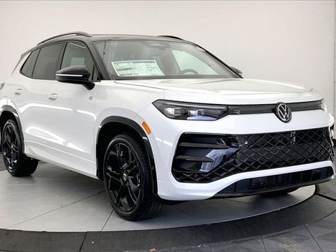 New 2026 Volkswagen Tiguan SE R-Line image 1