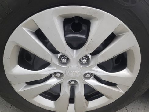 Used 2020 Kia Soul LX FWD image 31