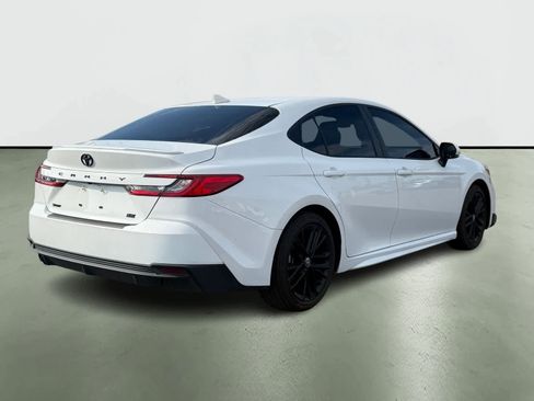 Used 2025 Toyota Camry SE w/ Convenience Package image 4
