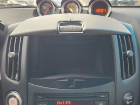 Used 2018 Nissan 370Z Roadster image 22