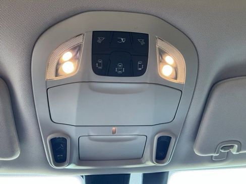 Used 2017 Chrysler Pacifica Limited image 19