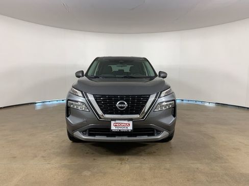 Used 2023 Nissan Rogue SV image 3