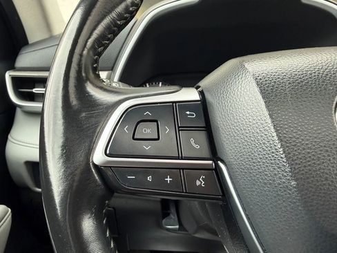 Used 2021 Toyota Highlander XLE AWD/4WD image 32