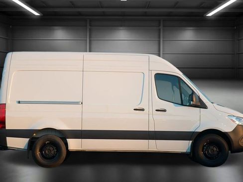 Used 2025 Mercedes-Benz Sprinter 2500 image 6