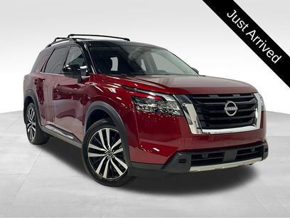 Used 2024 Nissan Pathfinder Platinum w/ Cargo Package