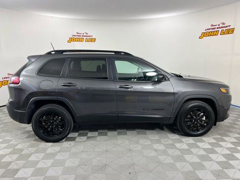 Used 2023 Jeep Cherokee Altitude Lux image 7