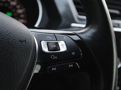 Used 2018 Volkswagen Tiguan SE w/ 3rd Row Seat Package image 28