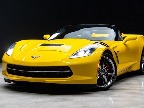 Used 2015 Chevrolet Corvette Stingray Convertible w/ 3LT Preferred Equipment Group RWD image 2