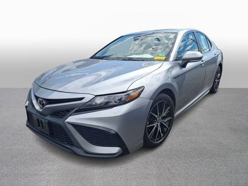 Used 2024 Toyota Camry SE FWD image 1