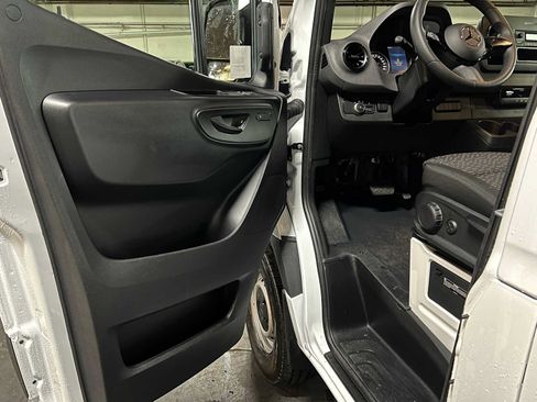 Used 2025 Mercedes-Benz Sprinter 2500 image 20