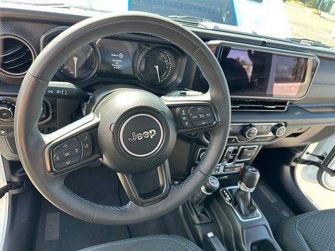 Used 2024 Jeep Wrangler Unlimited Rubicon 4xe image 27