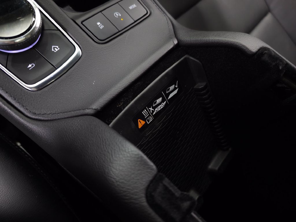 Used 2024 Cadillac XT4 Premium Luxury w/ Technology Package FWD image 33