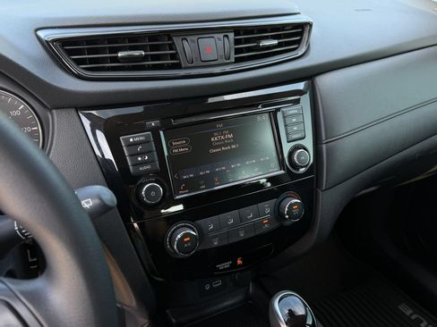 Used 2020 Nissan Rogue S FWD image 15